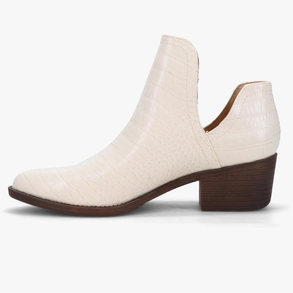 VOLATILE Women's Bootie Fashion Boot size 7.5 white
